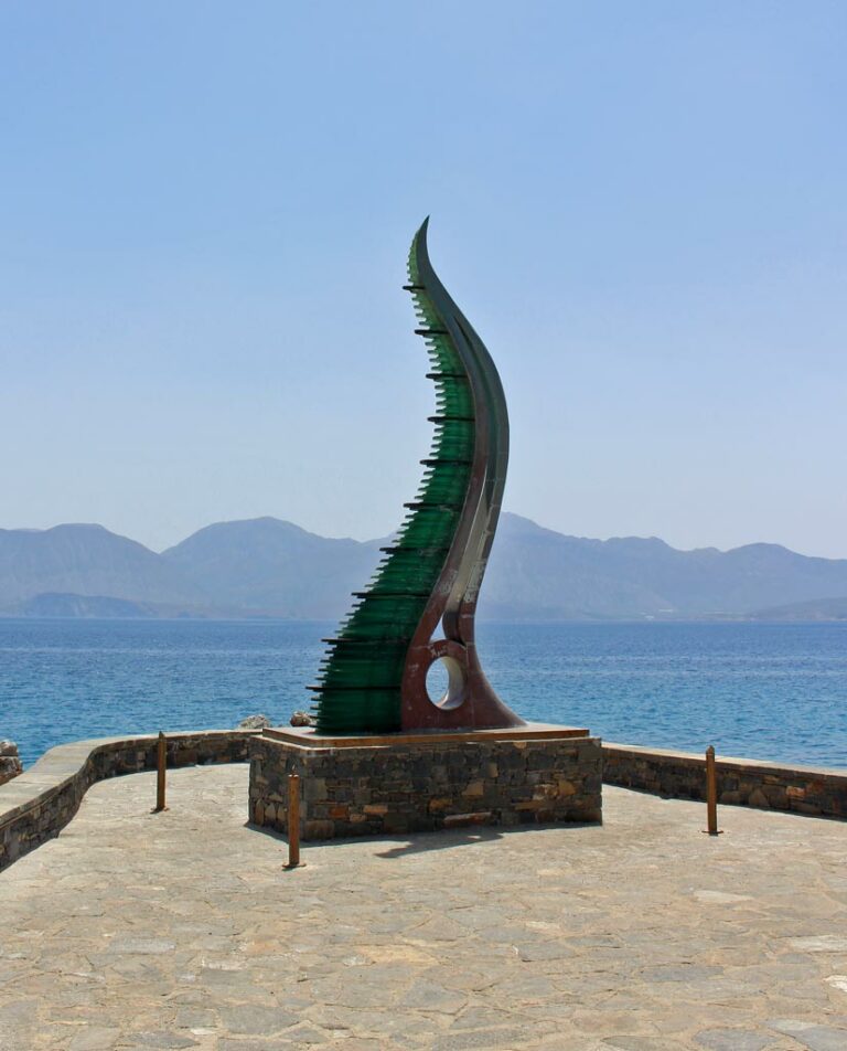Horn der Amalthea Skulptur in Agios Nikolaos