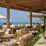 Stalis auf Kreta mit Meer im Hintergrund